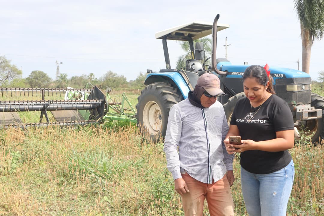 Equipo colaborando en proyectos digitales
