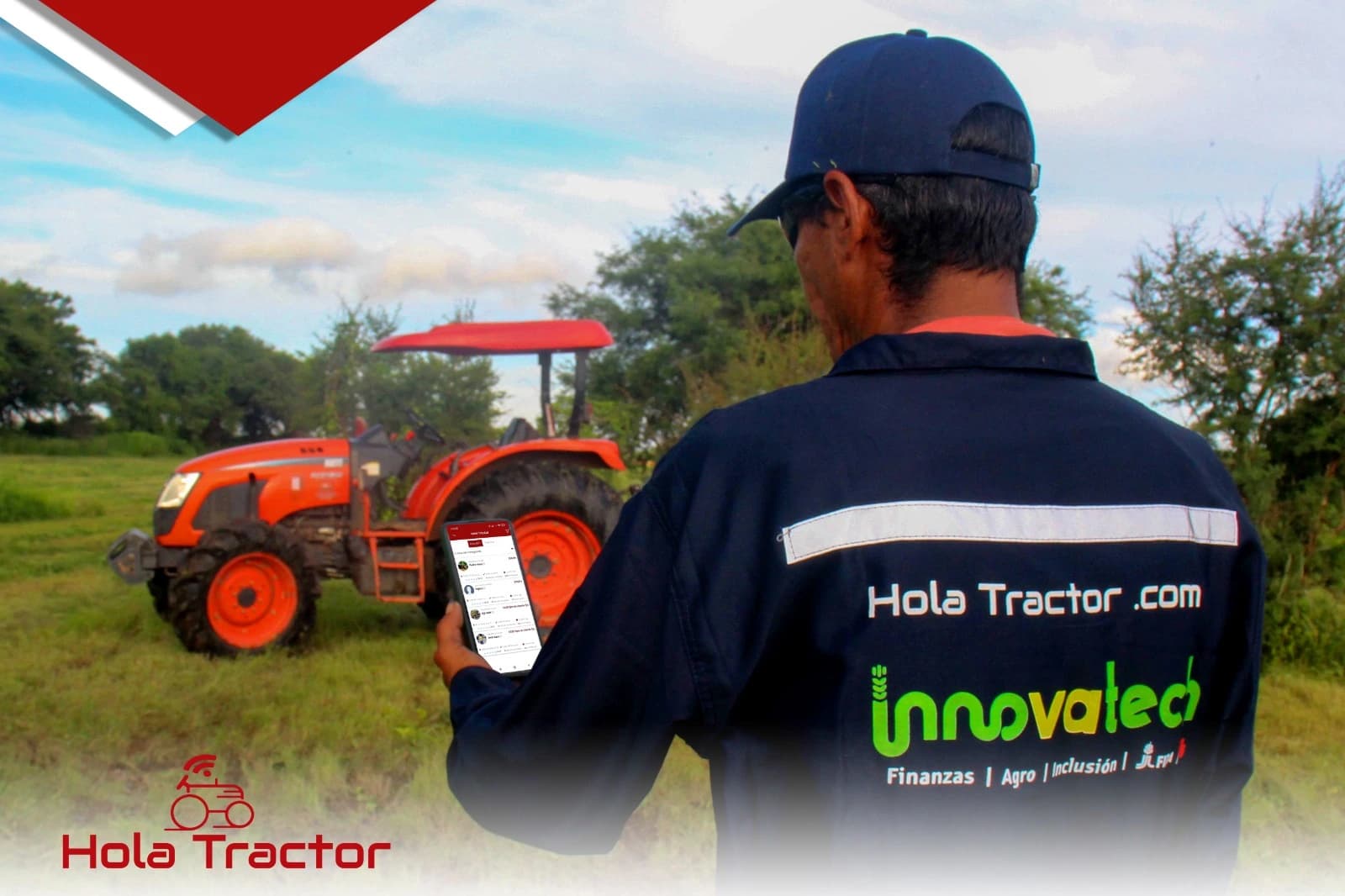 Contenedor de envío siendo levantado por una grúa