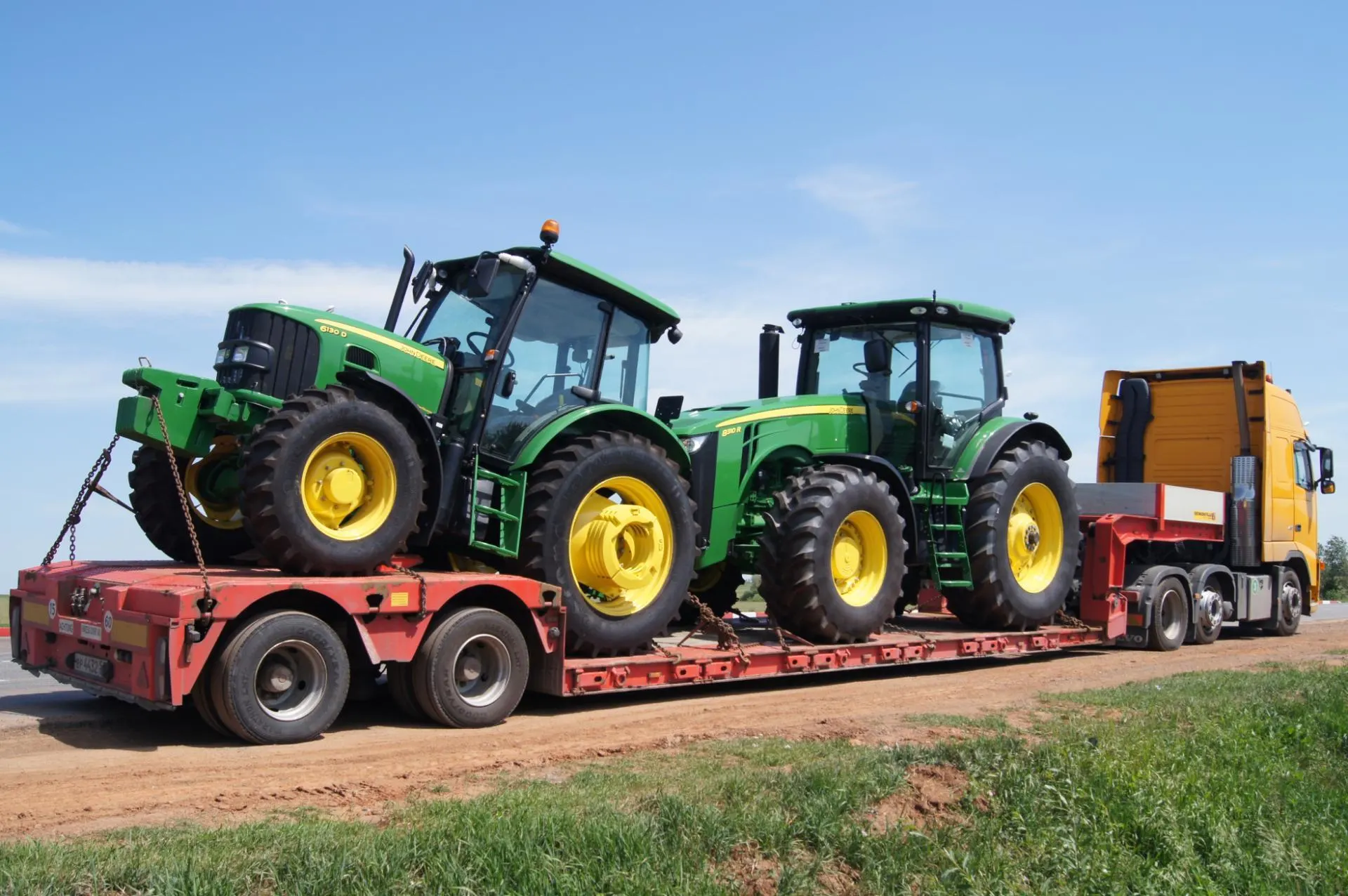 Barco contenedor con contenedores de colores