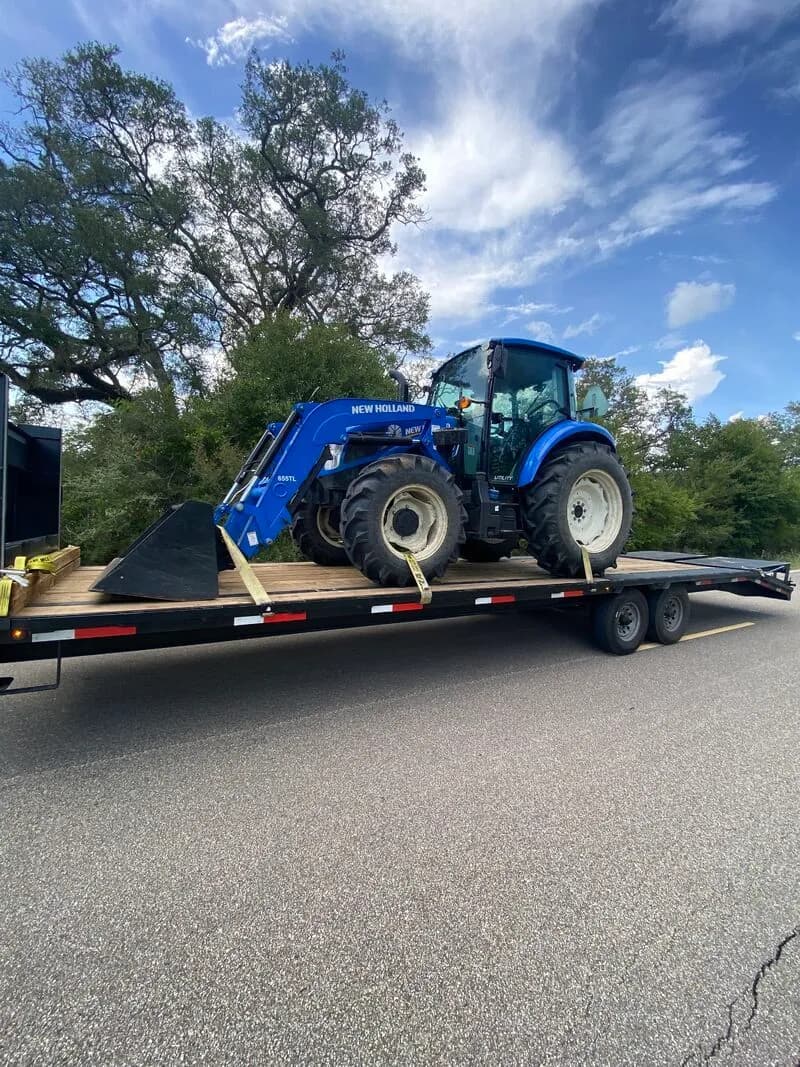 Camión transportando un contenedor